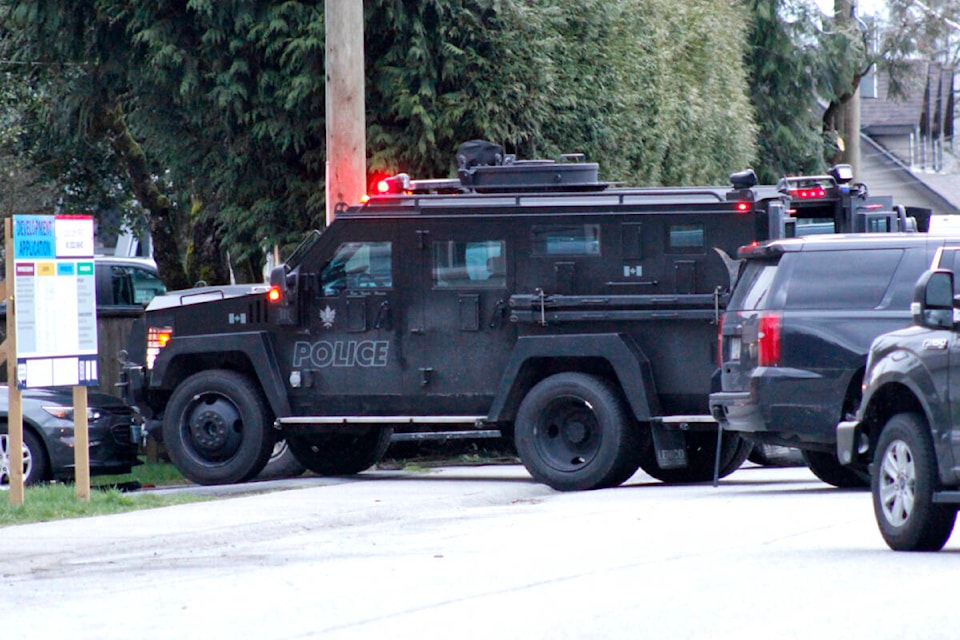 32367315_web1_230407-MRN-BT-Standoff_2