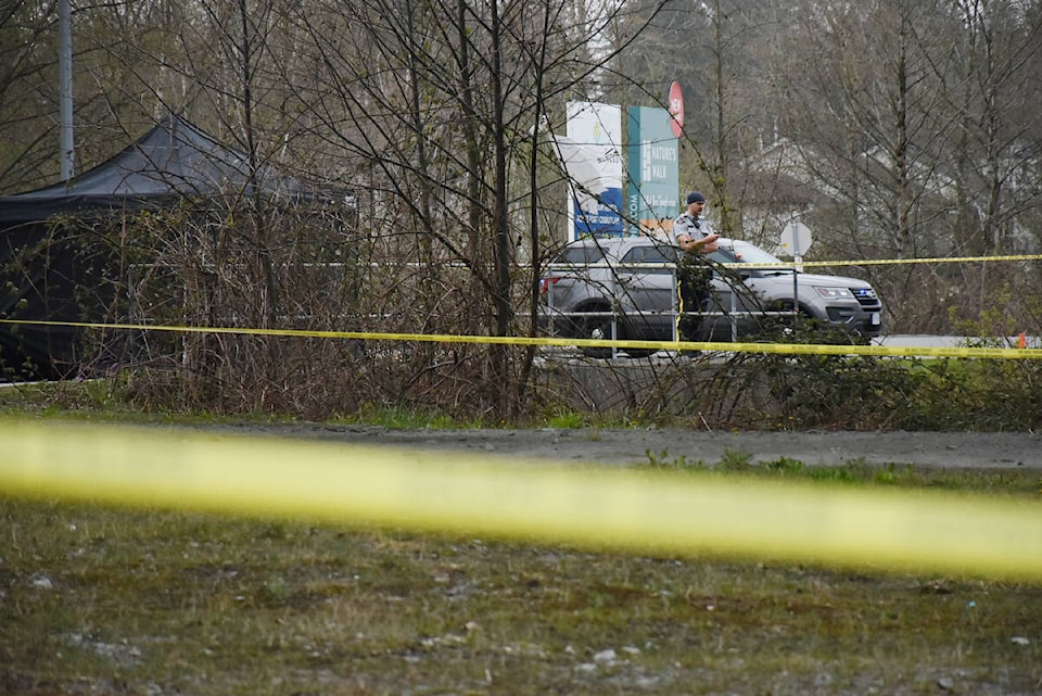 32453348_web1_230417-MRN-NC-crimescene-body_2