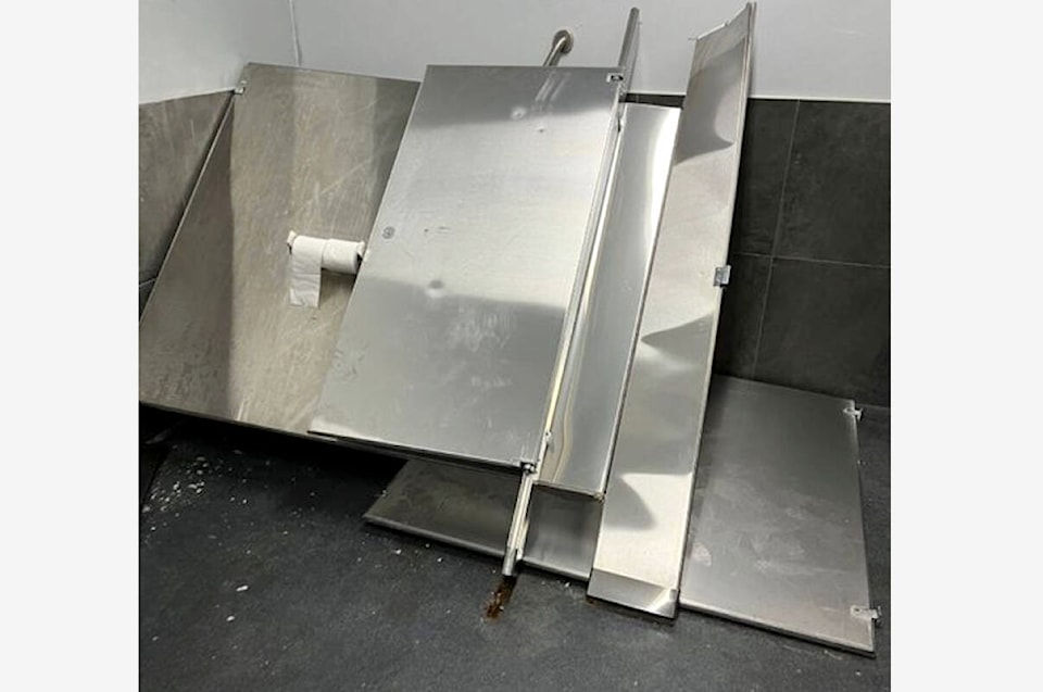 32519891_web1_230424-LAT-DF-vandals-strike-park-washrooms-LCpic_1