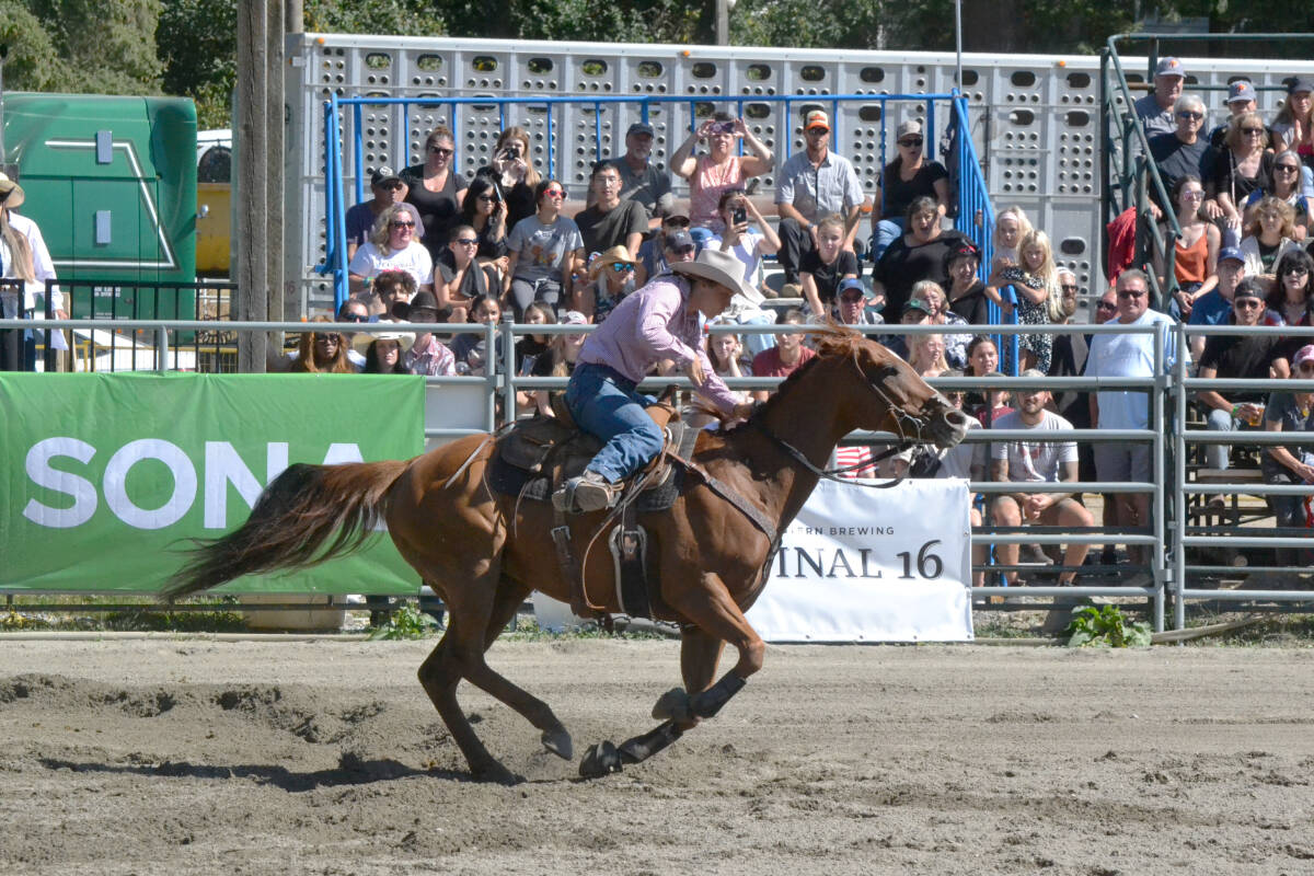 32637291_web1_220903-LAT-TA-RodeoAudience-_8