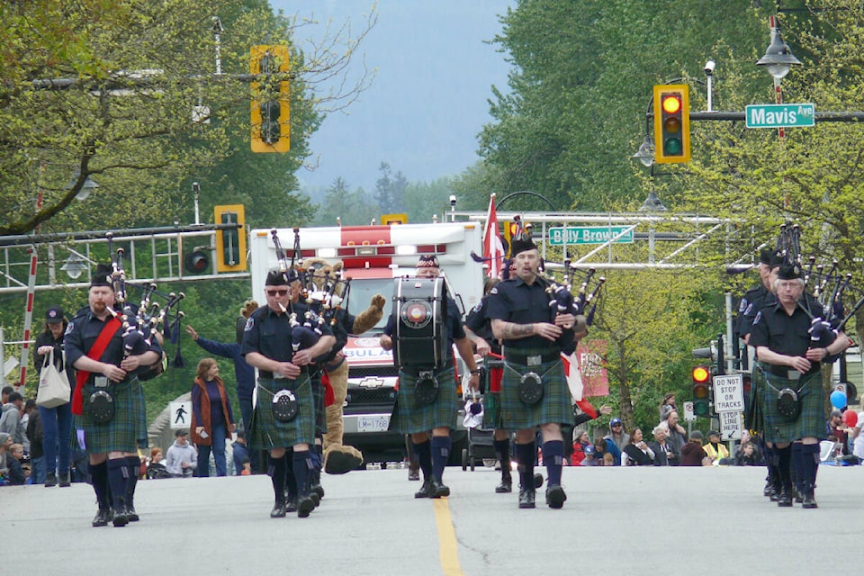 A pipe band began the May Day parade in Fort 91ԭ last year. (Dan Ferguson/91ԭ Advance Times)