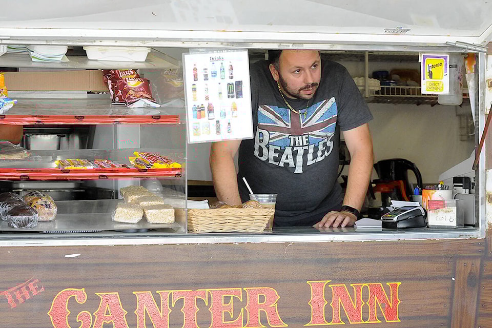 32764768_web1_220511-LAT-TA-NationsCup-foodtruck_1