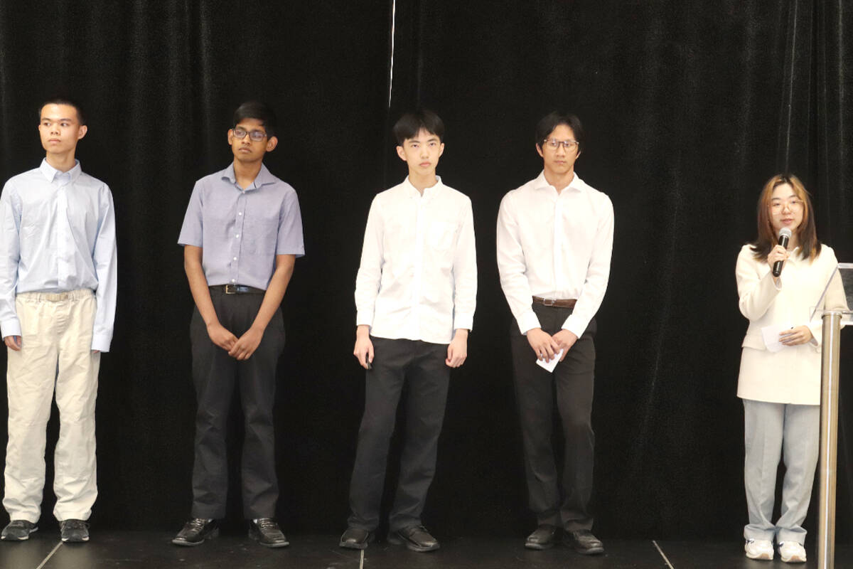 Team Radiant presented their project on constructing algae powered buildings in Willoughby and the benefits of hydrogen vehicles. (91原创 School District/Special to 91原创 Advance Times)