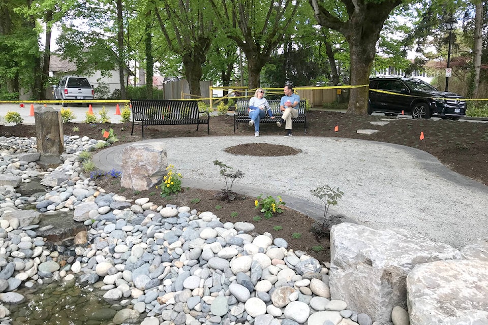 Sandy Cameron and Mark VanderZalm admire the new memory garden created on the side of the Fort 91ԭ Community Hall. (Special to 91ԭ Advance Times)