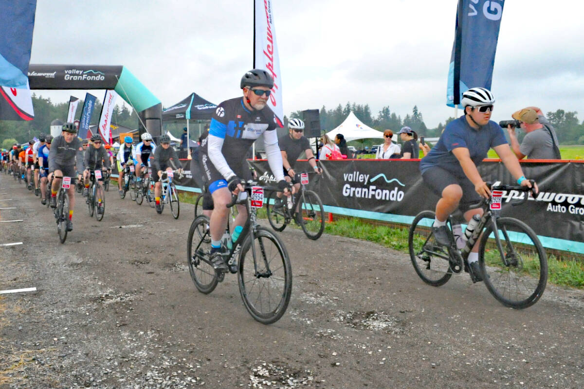 32986163_web1_230611-LAT-HC-GranFondo-._10