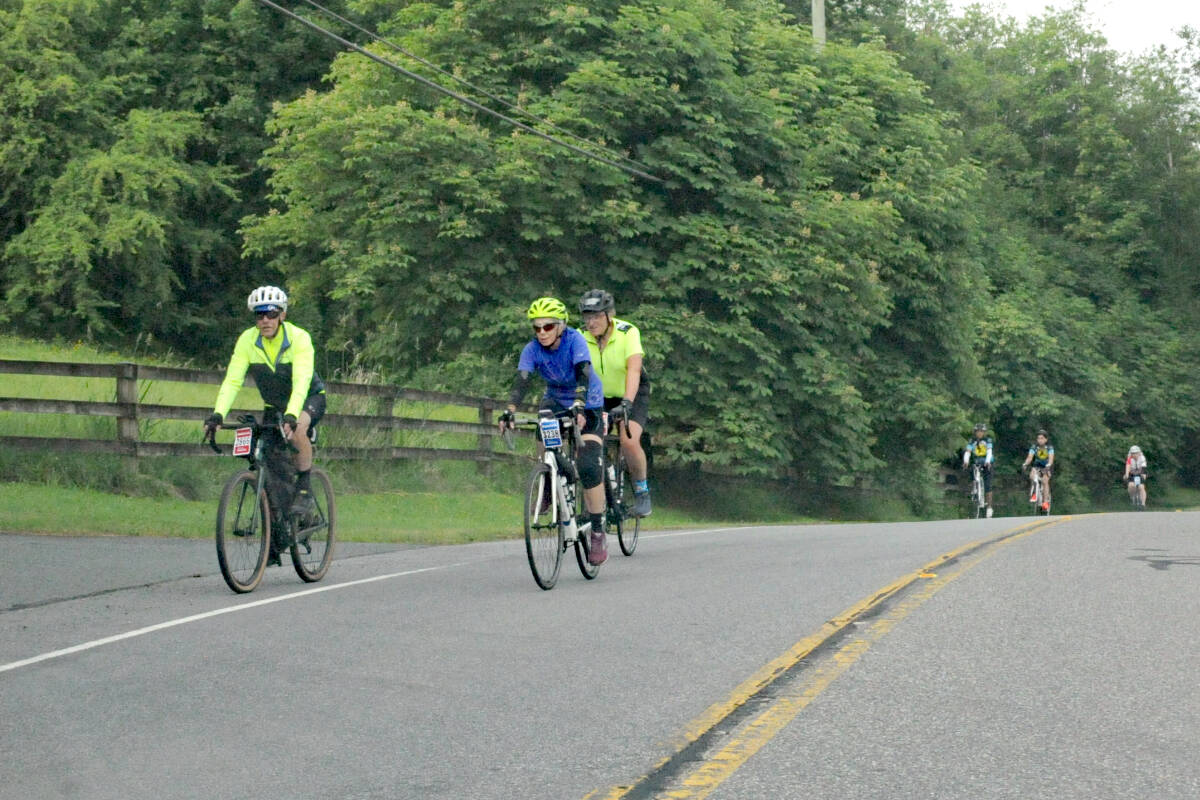 32986163_web1_230611-LAT-HC-GranFondo-._12