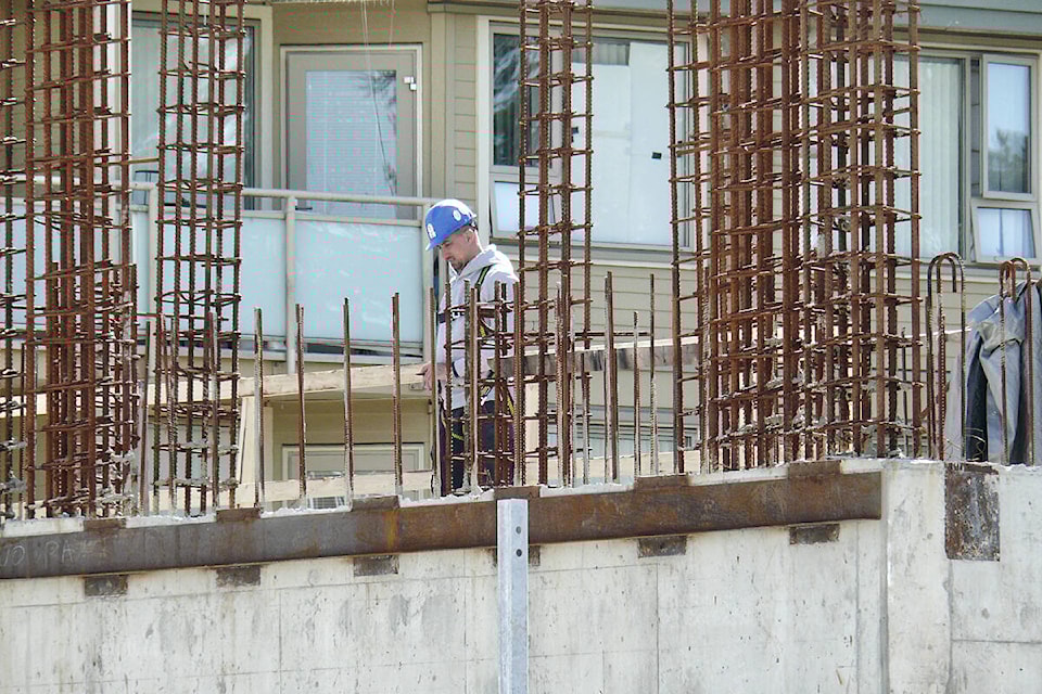 33000733_web1_230329-LAT-DF-Concrete-issues-delay-Birch-worker_1