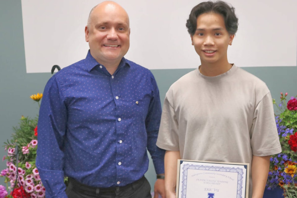 33081977_web1_230620-LAT-HC-ACSSscholarships-._2