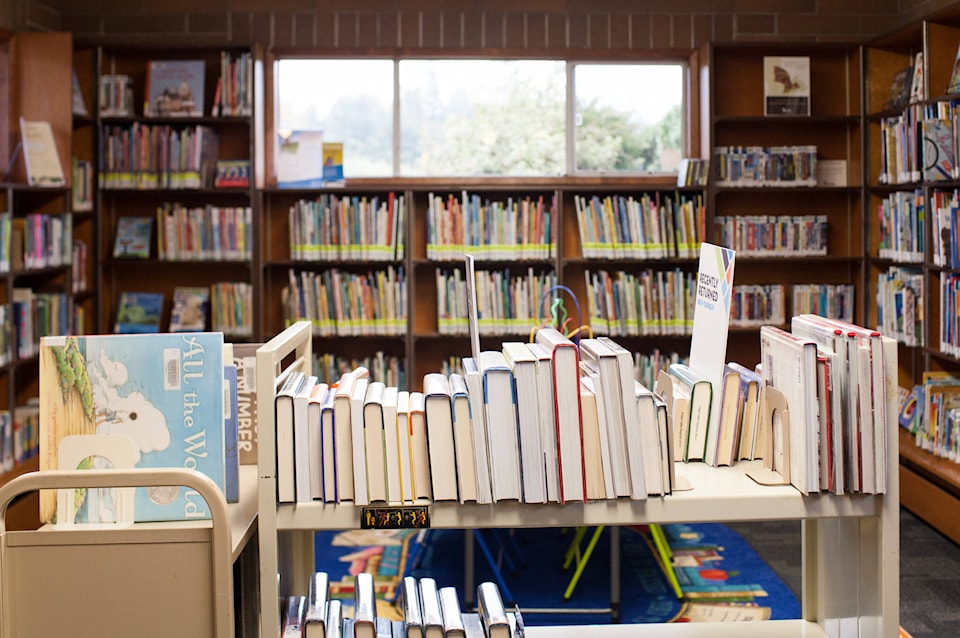 33106554_web1_221230-AHO-Top-Books-FVRL-library_1