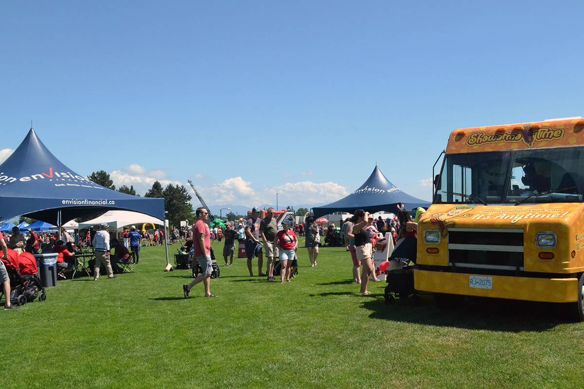 33120456_web1_220701-LAT-TA-AldergroveParade-_1