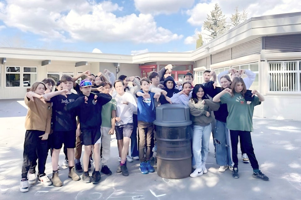 33122397_web1_230625-LAT-DF-trash-campaign-YBC_1