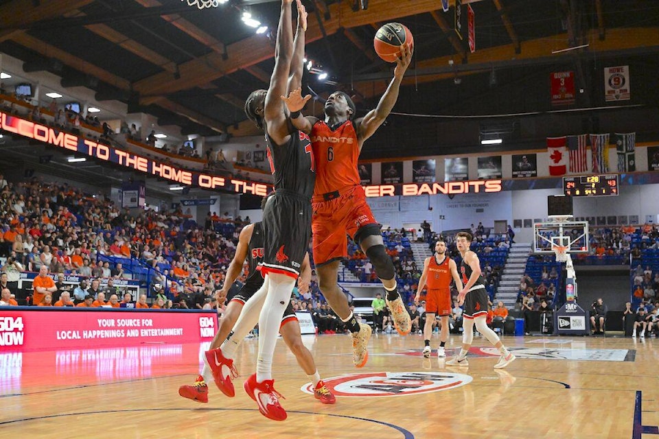 33125804_web1_230626-LAT-DF-Bandits-v-Surge-Alex-Campbell-Layup_1
