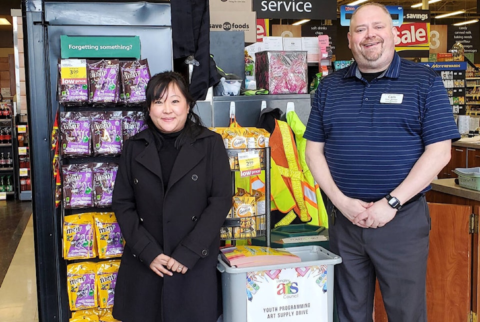 32900391_web1_230414-LAT-KE-ArtSupplyDrive_2