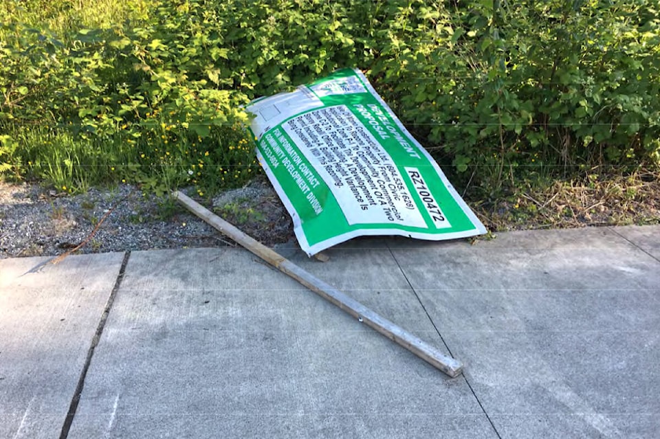 33178559_web1_230630-LAT-HC-LETTERGawSigns-._1