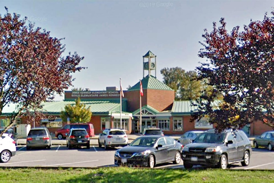 33179988_web1_210509-LAT-DF-School-COVID-Kennedy_1