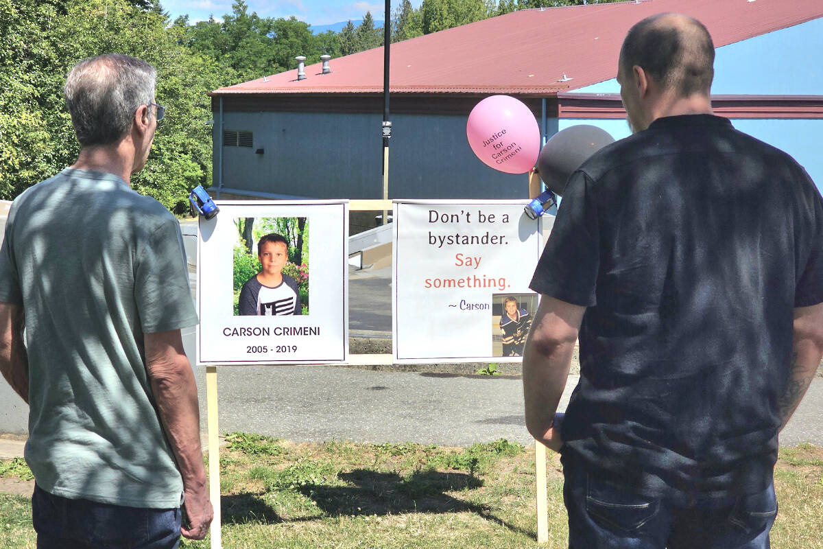 On what would have been Carson Crimeni聮s 18th birthday, July 2, his grandfather Darrel (left) and father Aaron (right) went to the skateboard park in Walnut Grove and put up a sign. (Dan Ferguson/91原创 Advance Times)