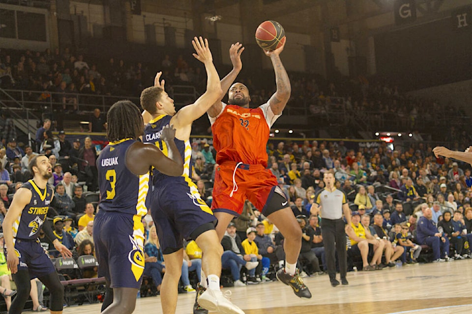 33205415_web1_230704-LAT-DF-Bandits-in-Edmonton-Nick-Ward-layup_1