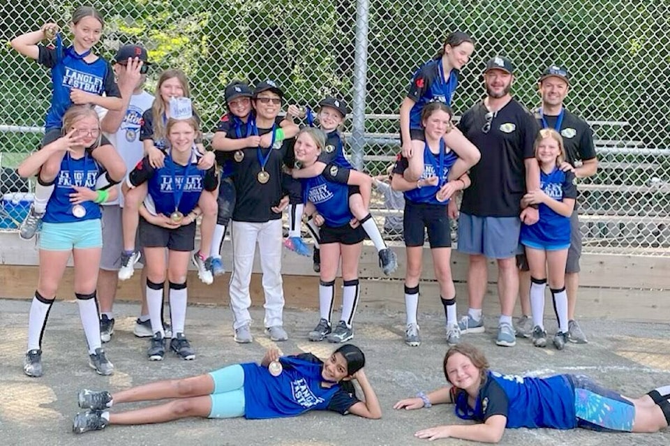 33206995_web1_230704-LAT-DF-Fastpitch-LFA_1