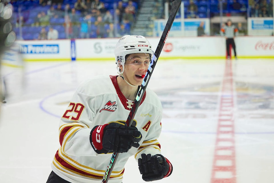 33208760_web1_230704-LAT-DF-Flames-draft-Giants-Honzek_1