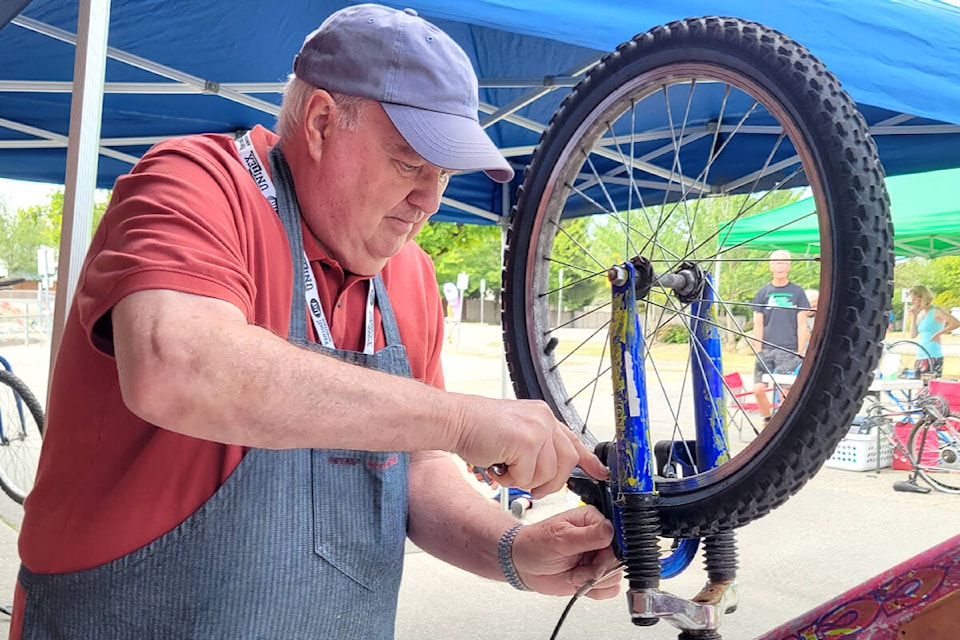 Duane Rose, 91ԭ resident, volunteered at the bike Repair Cafe by LEPS on Saturday, July 8. (Kyler Emerson/91ԭ Advance Times)