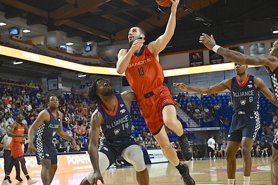 33324938_web1_230717-LAT-DF-Bandits-Montreal-Giorgi-Bezhanishvili-lay-upCROP_1