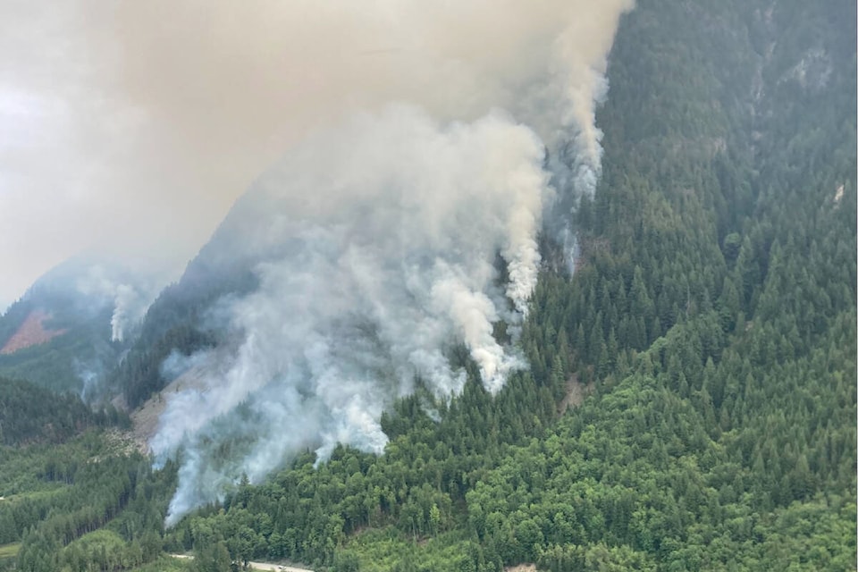 33375597_web1_230714-MCR-Wildfire-Davis-Lake-Update-_5