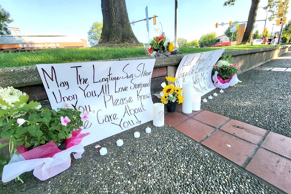 33379571_web1_230721-LAT-KE-AnniversaryGriefCommunity-_1