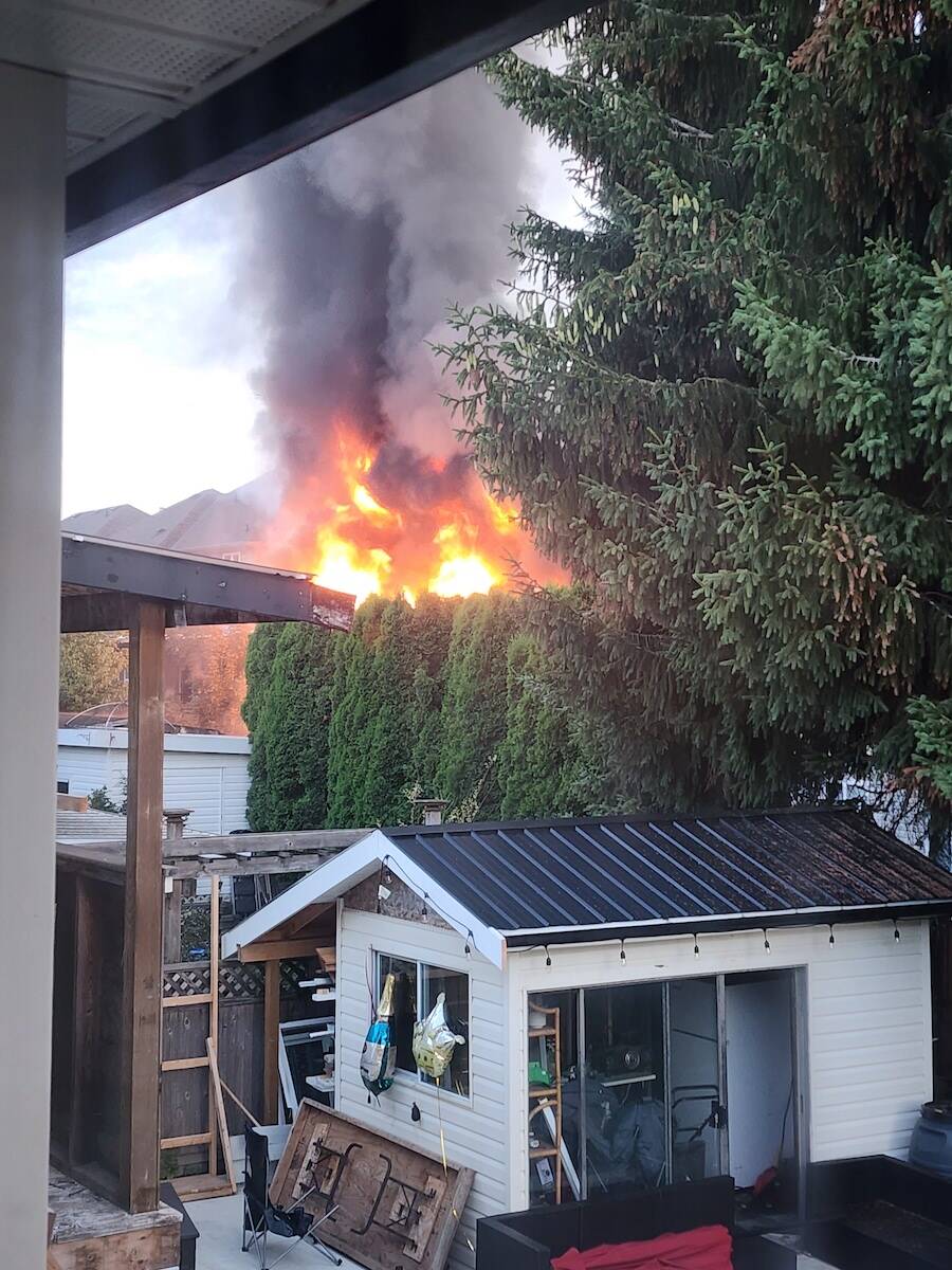 Aldergrove resident Sara, who lives in the area, captured this image of the fire in progress from her back patio. (Special to 91原创 Advance Times)