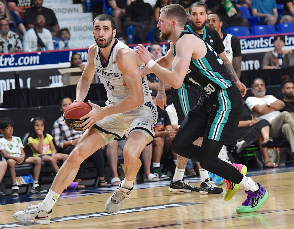 33394749_web1_230724-LAT-DF-Bandits-fall-to-Seabears-Giorgi-Bezhanishvili-Drive_2