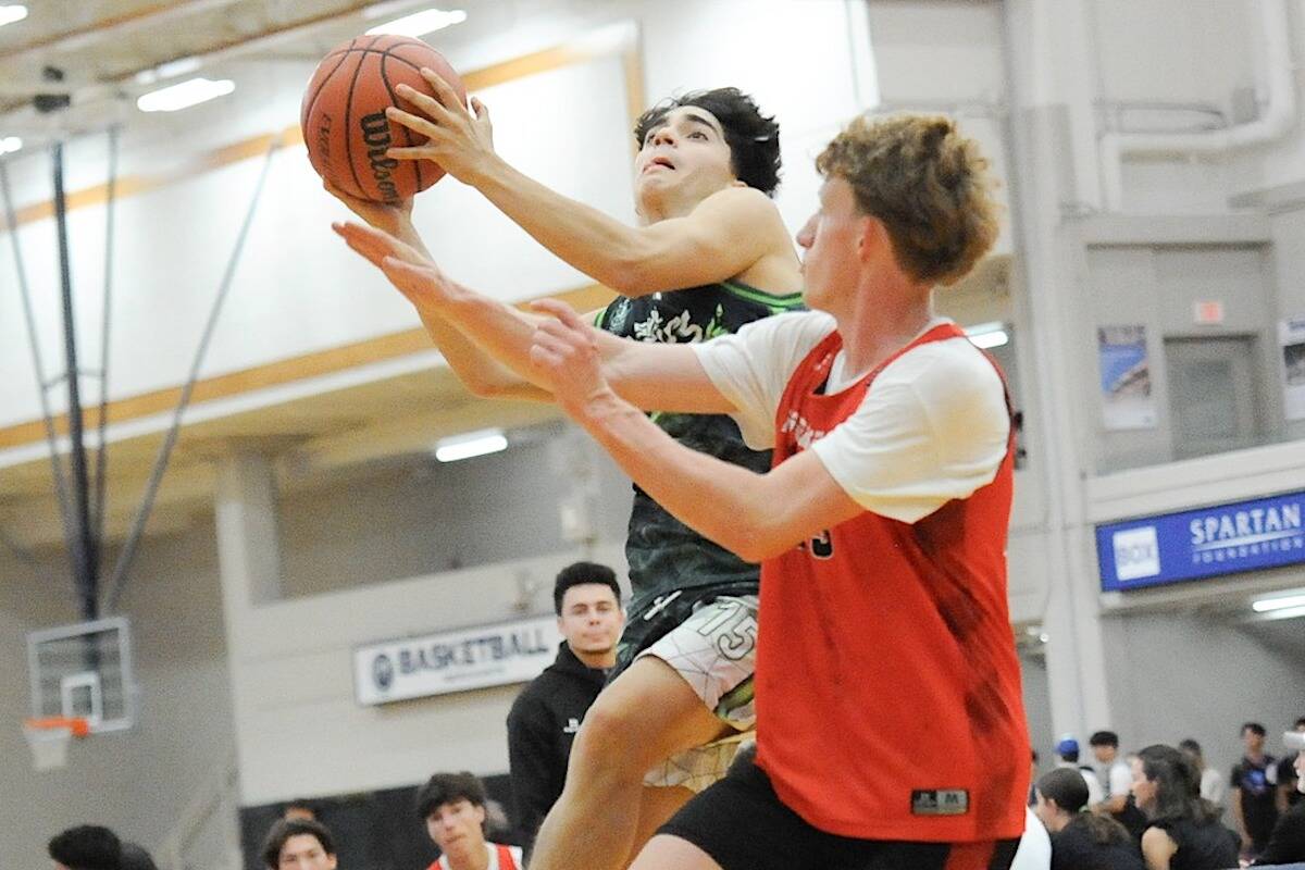 Action from the final day of Bball nationals boys聮 tournament as teams looked to finish their summers on a winning note. (91原创 Events Centre/Special to 91原创 Advance Times)