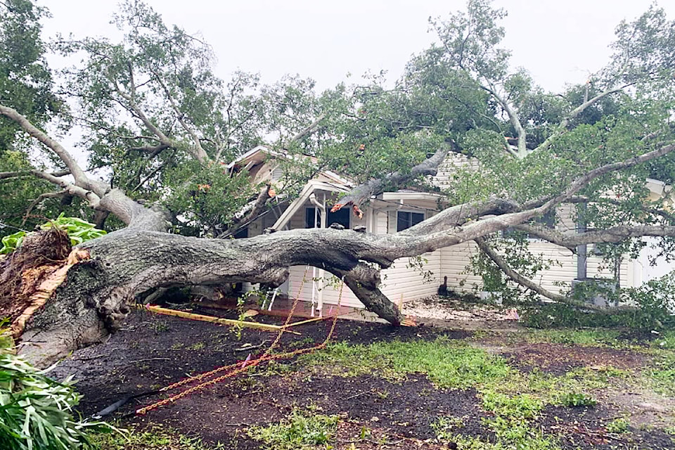 33521633_web1_221004-MRN-CF-Florida-hurricane-aftermath-Swisher_2