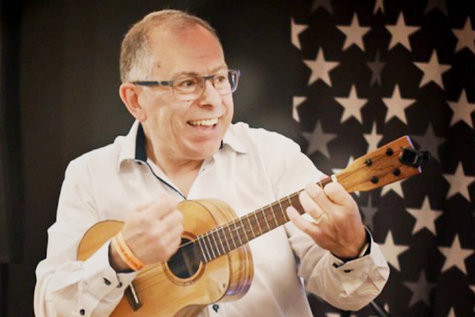 33564159_web1_230810-LAT-KE-UkuleleCamp-_1