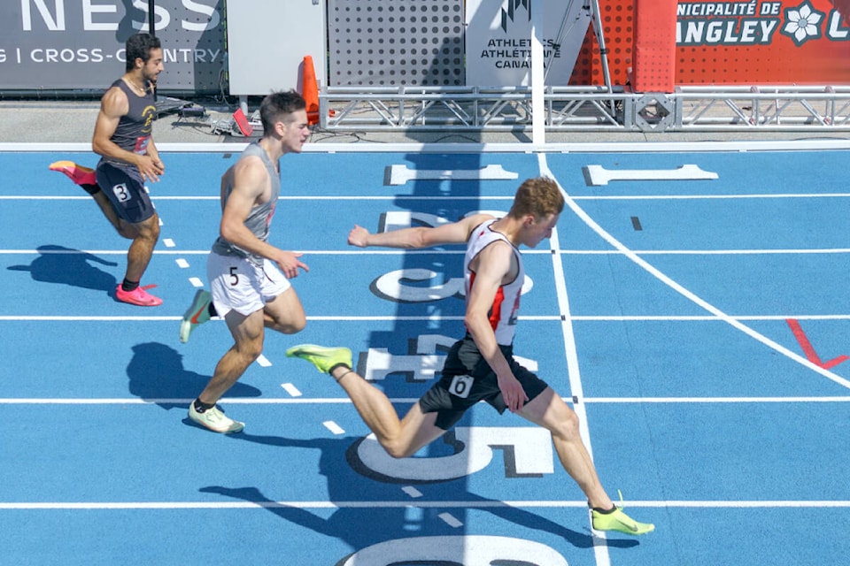 33565722_web1_230810-LAT-LENS-RH-FasulloTrack-Lou_1