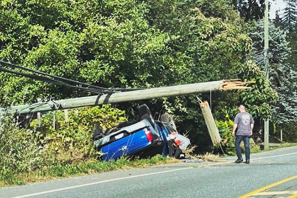 33566239_web1_230810-LAT-KE-CrashCausesPowerOutage-_1