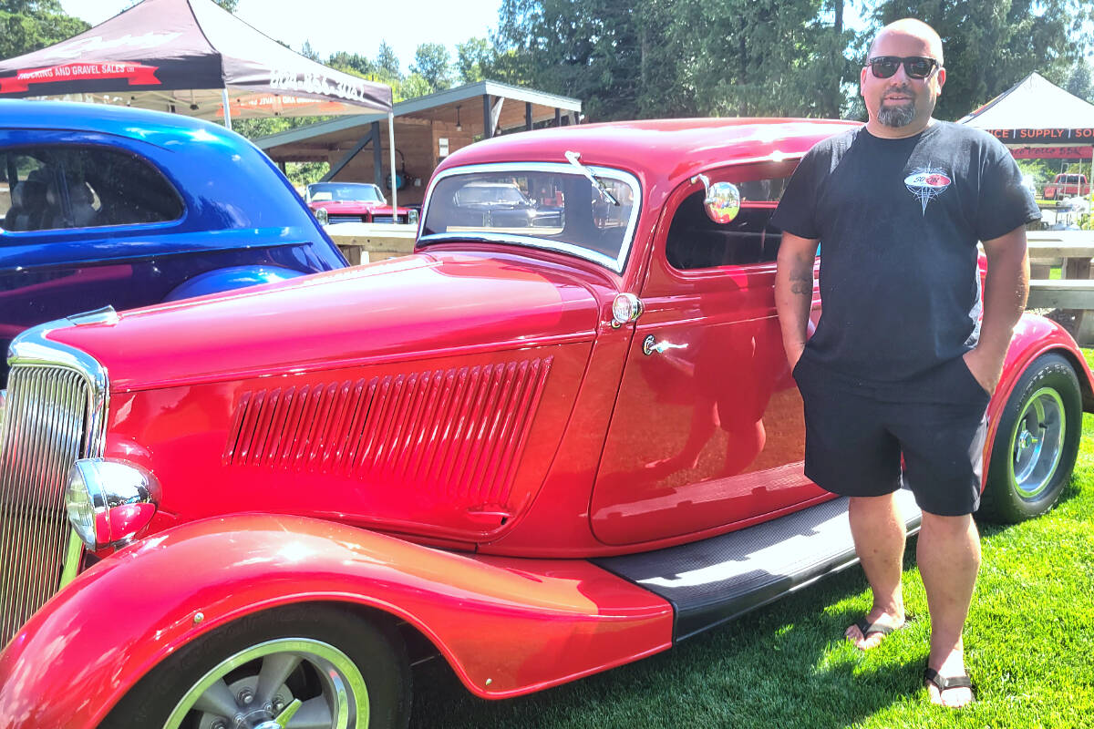 Brent Anderlini, owner of Anderlini Excavating, donated to support the Country Car Show and brought is 1934 Ford to display. (Kyler Emerson/91原创 Advance Times)