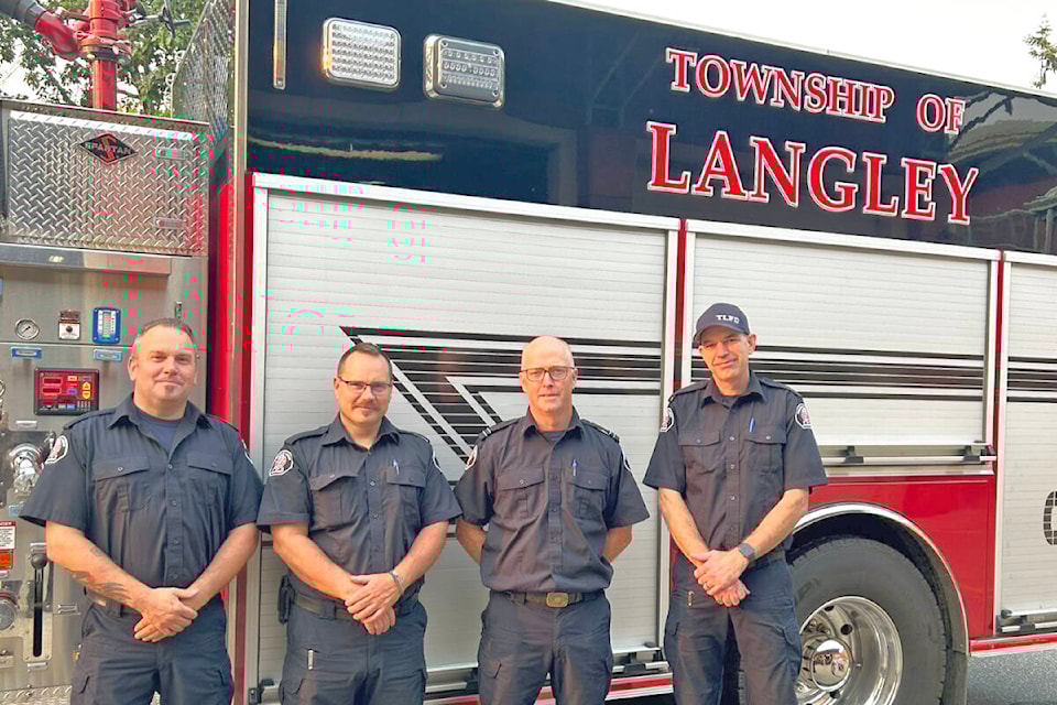 33656167_web1_230820-LAT-DF-fire-crew-to-Kelowna-._1