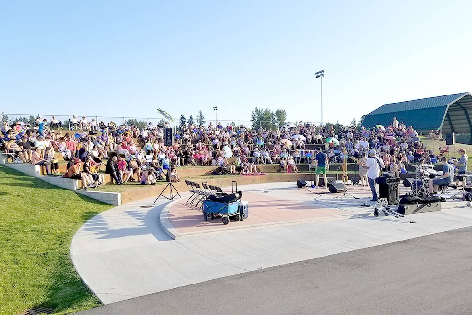 33672163_web1_Kwerks-at-July-26-Concert-at-the-Amphitheatre-in-Willoughby-Community-ParkC