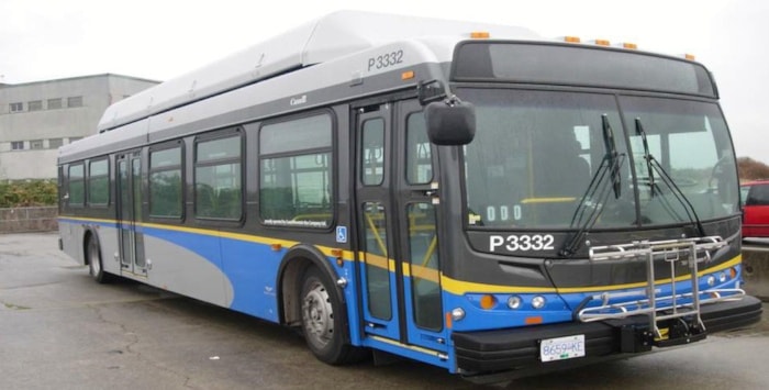 28052surreyCNGbus-2006-7web