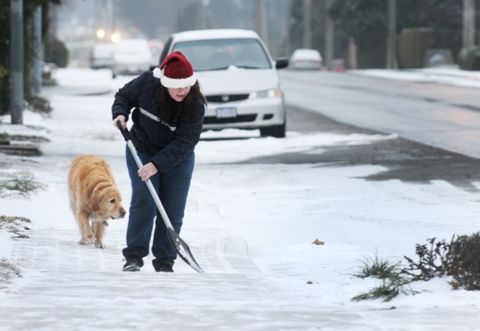 46785mapleridgesnowshoveling12092c