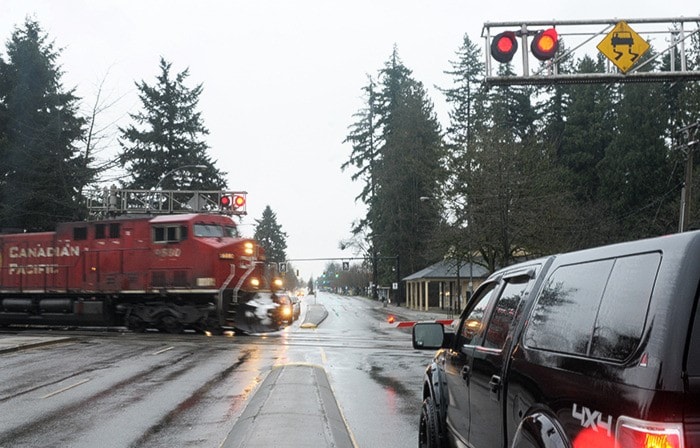 51277mapleridgeHarrisRd.traincrossing1c