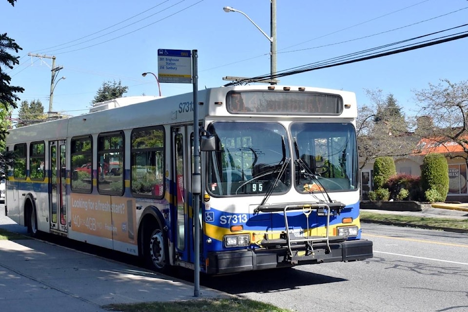 7648473_web1_170606-NDR-M-Sunbury-bus