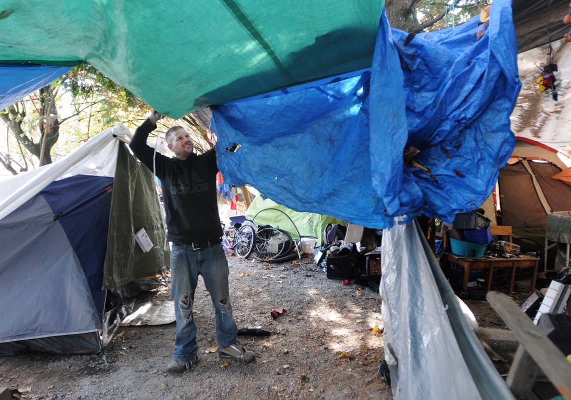 9199416_web1_171102-MRN-M-tent-city-5c