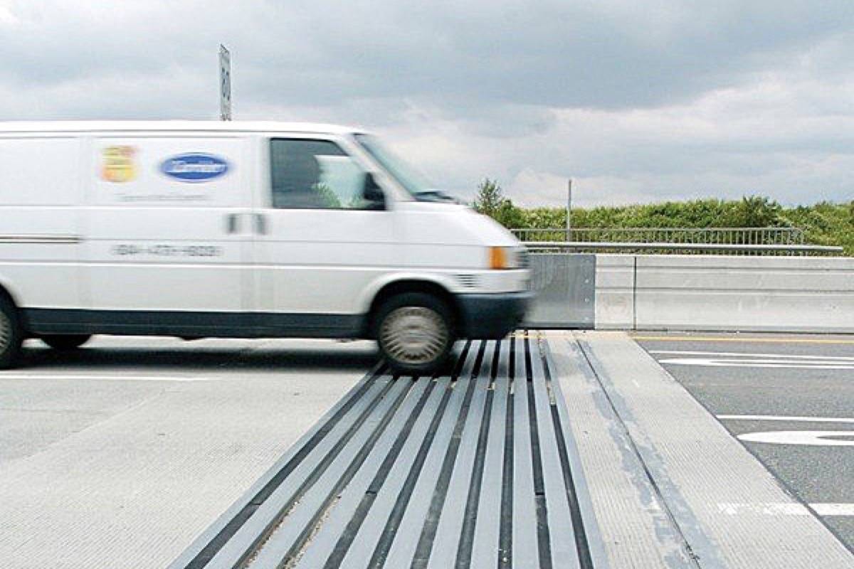 Work underway to quiet Golden Ears Bridge expansion joints Work underway to quiet Golden Ears Bridge expansion joints
