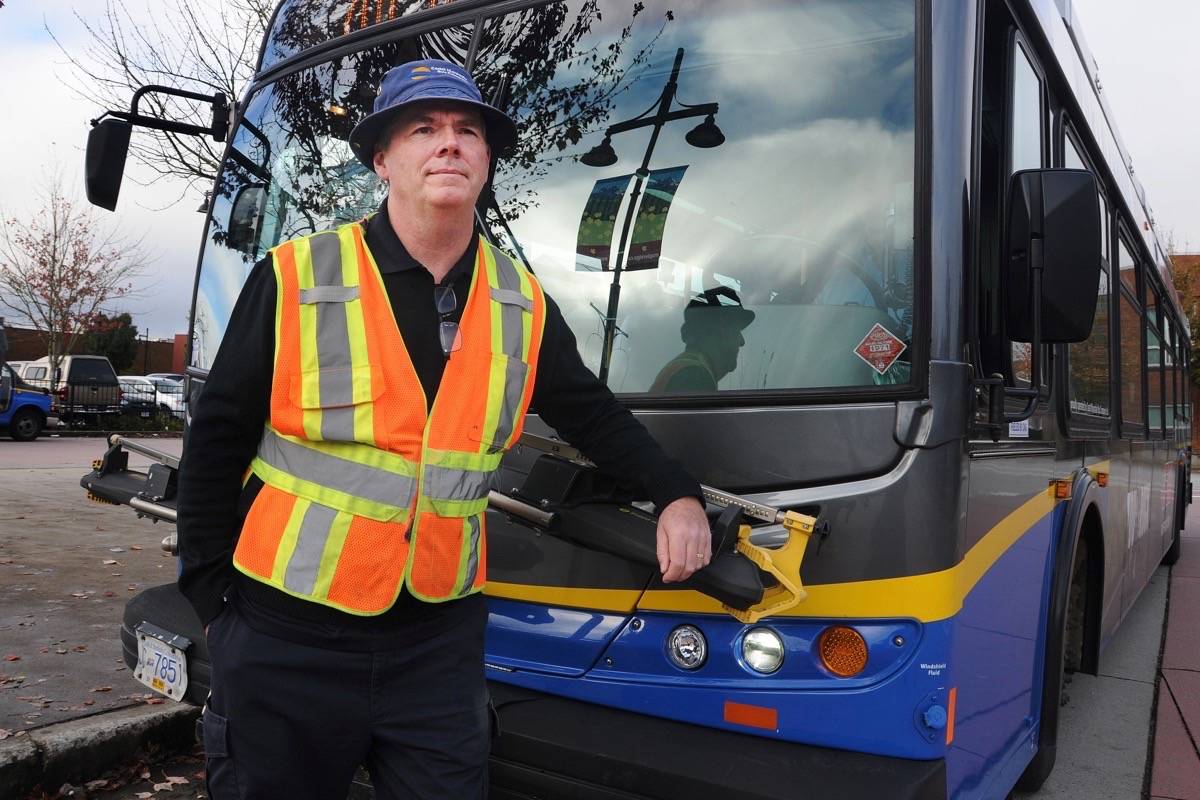 13828318_web1_181009-MRN-M-bus-driver-1