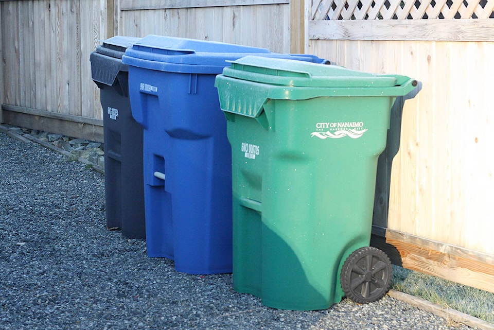 13868277_web1_garbage-cans-IMG_9807