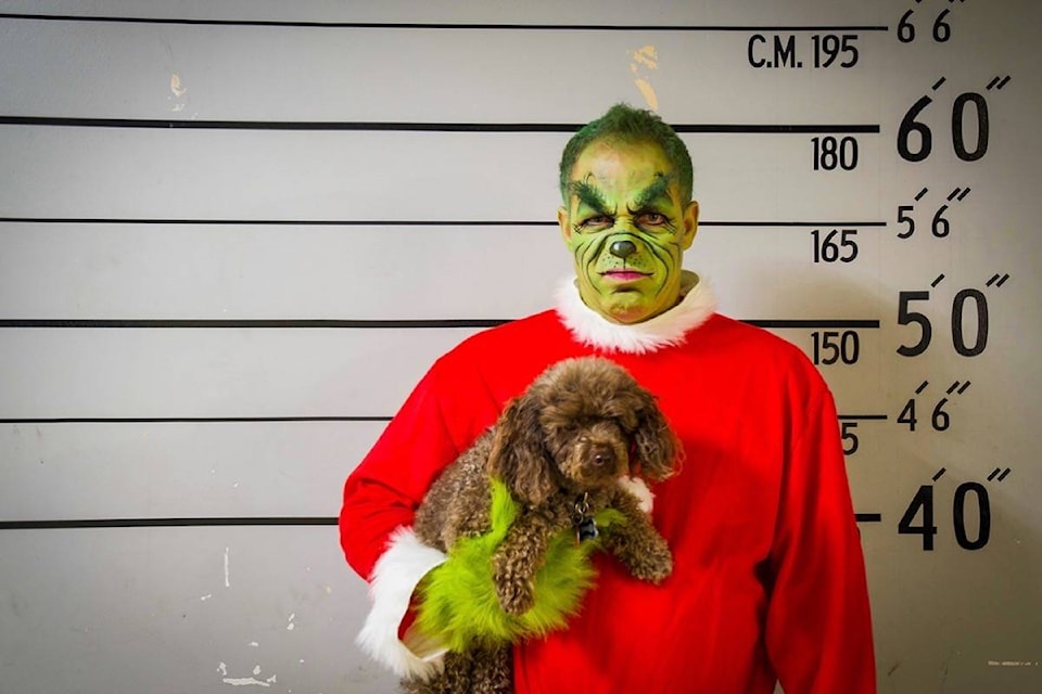 14862324_web1_181219-MRN-M-grinch