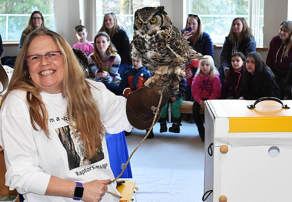 15885682_web1_owl2