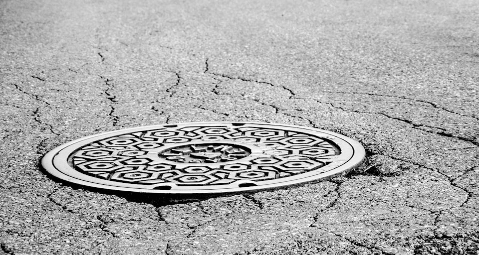 17776012_web1_US-NEWS-BERKELEY-MANHOLES-DMT