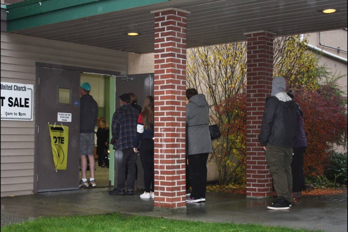 Busy time at polling place in Maple Ridge as hours tick down Maple