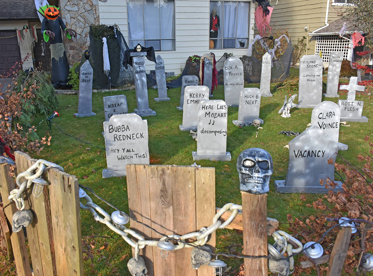 19189559_web1_graveyard